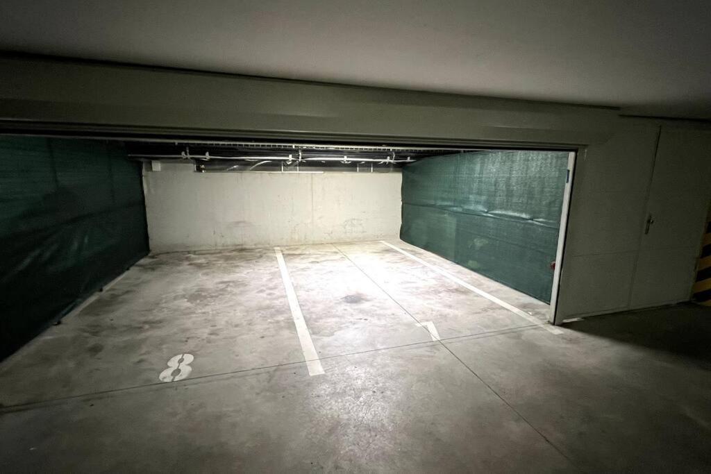 Lake Apartment, 2X Free Garage, 10 Mins To Centre Pressburg Exterior foto